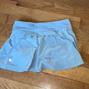 Lululemon play off the pleats skirt size 6 blue cast